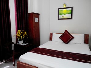 Minibar, desk, free WiFi - Kara Beachside Guest House (Da Nang)