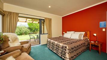 Comfort Double Room, 1 Queen Bed | Blackout drapes, WiFi (free), individually furnished, bed sheets
