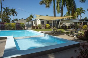 Kolam renang outdoor