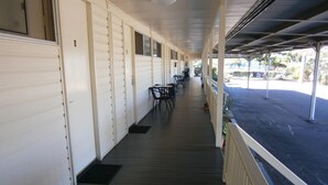 Property grounds - Kellys Motel Oakey (Oakey)