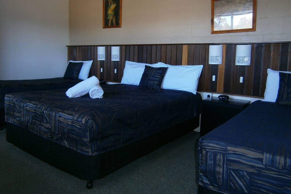 Family Studio, Non Smoking, Kitchenette | WiFi (free), bed sheets