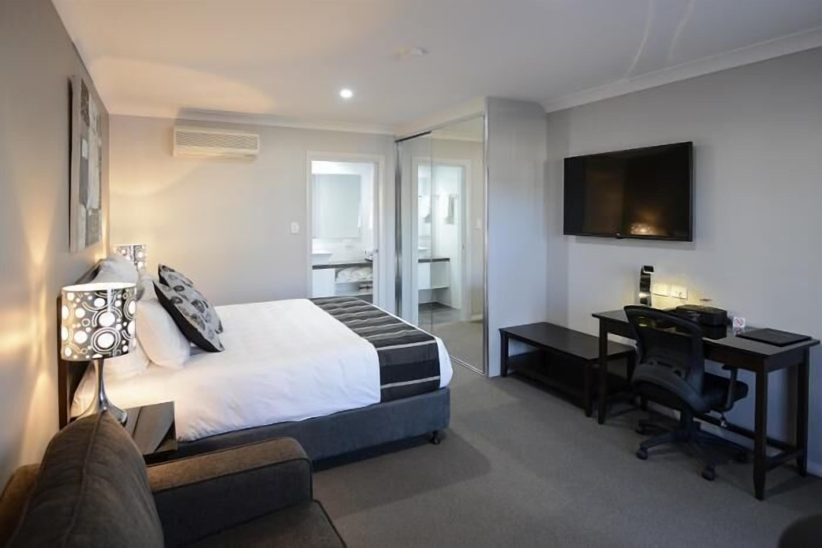 Surmatelas, minibar, bureau, chambres insonorisées