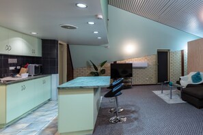 Standard Apartment, 2 Bedrooms, Non Smoking, Kitchenette | Private kitchen - Sails Motel Geraldton (Geraldton)