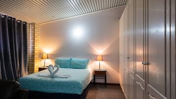 Iron/ironing board, free WiFi, bed sheets