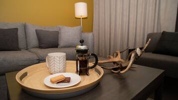 Standard Apartment, 1 Bedroom, Non Smoking, Kitchenette (Apartment) | Living area | TV