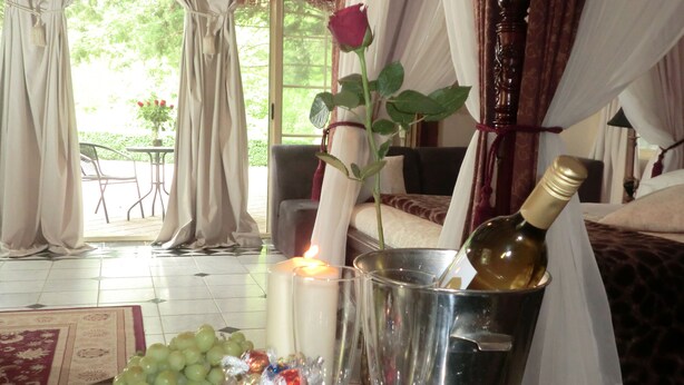 Grand Fireplace Suite | Room service - dining - Manor Estate (Kangarilla)