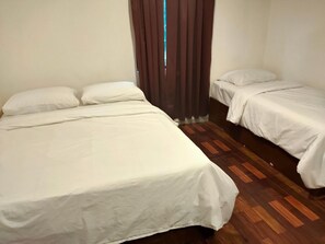 Iron/ironing board, free WiFi, bed sheets - OYO 90273 Mz Hotel (Johor Bahru)