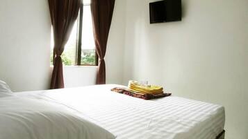 Iron/ironing board, free WiFi, bed sheets