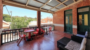 Free WiFi, bed sheets - Maclean Hotel (Maclean)