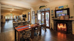 Interior - Maclean Hotel (Maclean)