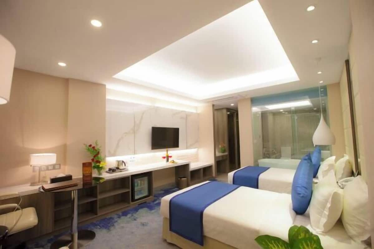 Minibar, in-room safe, desk, blackout drapes