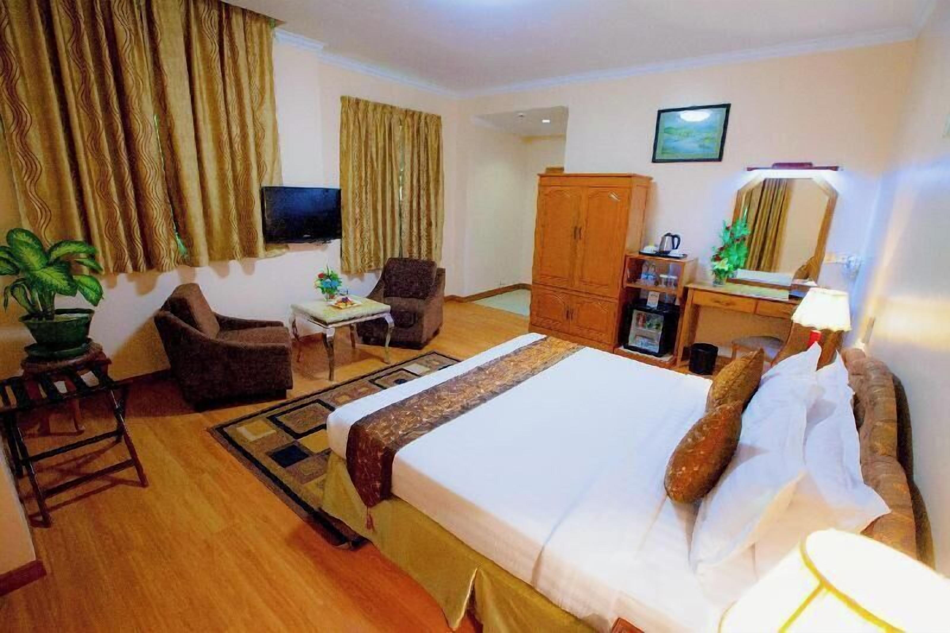 Minibar, in-room safe, desk, blackout curtains