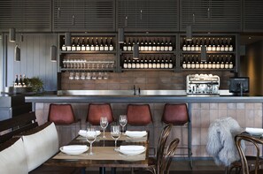 Executive lounge - Polperro Villas (Red Hill South)