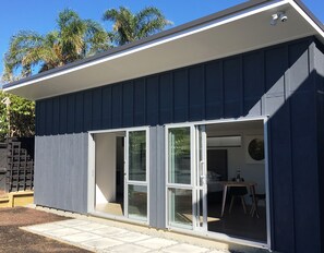 Premium Studio, Garden Area | Premium bedding, desk, iron/ironing board, free WiFi