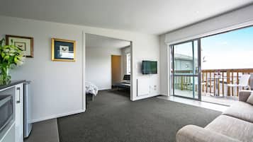 Premium Studio, Ocean View | Premium bedding, desk, iron/ironing board, free WiFi