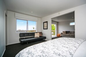 Premium Studio, Ocean View | Premium bedding, desk, iron/ironing board, free WiFi