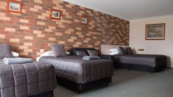 Skrivebord, skrivebord for bærbar PC og blendingsgardiner