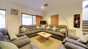 Living room - El Sierra Motel (Barooga)