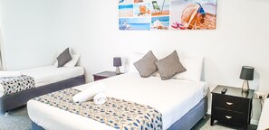 ห้องแฟมิลี่, 1 ห้องนอน (Large Unit) | Wi-Fi ฟรี, ผ้าปูที่นอน