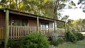 Bluegum - Pet Friendly 2 Bedroom Cottage | Balcony