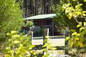 Lavender - 2 Bedroom Cottage (Not Pet Friendly) | Garden view