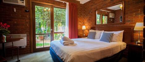 3 bedrooms, premium bedding, iron/ironing board, free WiFi