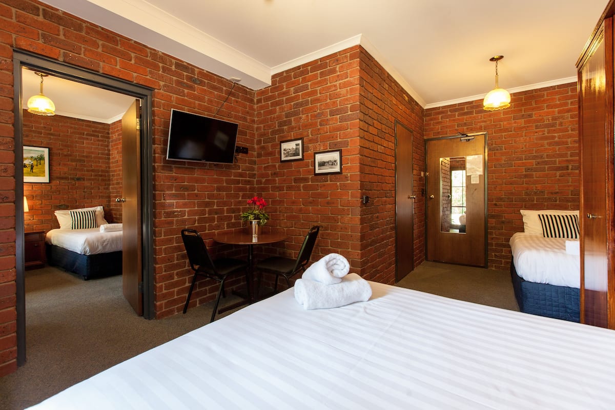 Family Room, Non Smoking (FAMILY RM SLEEPS 5)