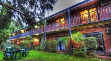 Fachada de la propiedad por la tarde o noche