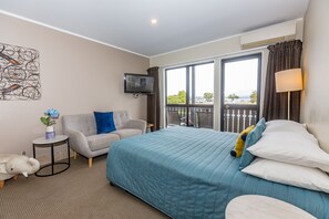 Family Apartment, 2 Bedrooms, Non Smoking, Lake View - Le Chalet Suisse Motel Apartments (Taupo)