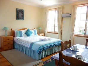 Chambre, 1 grand lit (Ocean View) | Accès au Wi-Fi (inclus), literie fournie