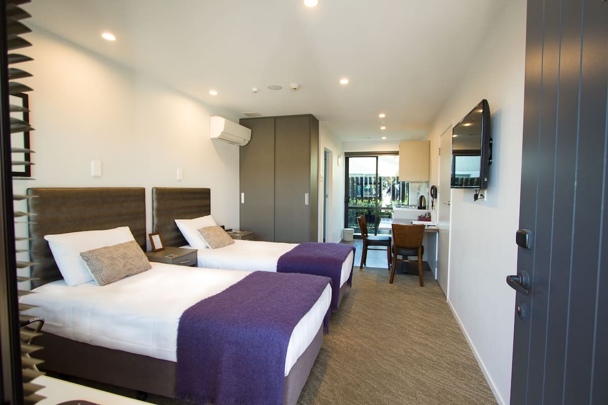 Standard Studio, Non Smoking, Kitchenette (Standard Studio - Twin) | 1 bedroom, Egyptian cotton sheets, premium bedding, in-room safe