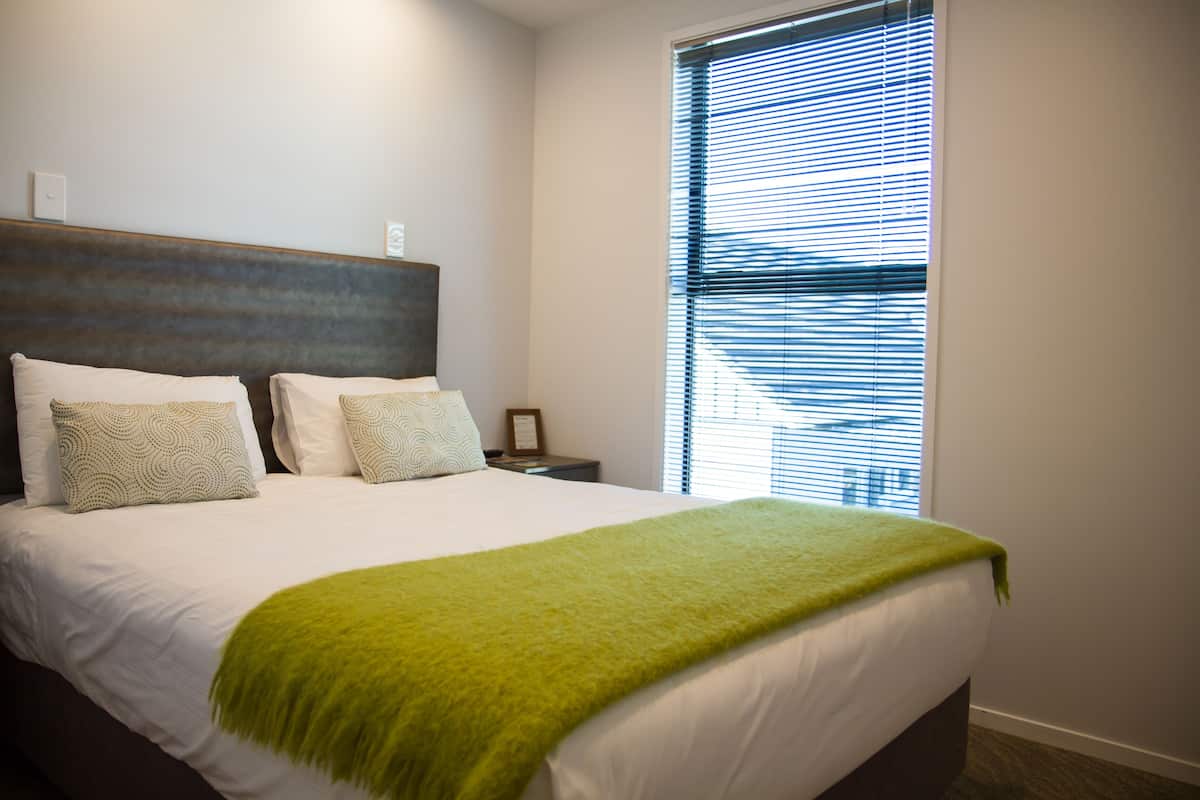 1 bedroom, Egyptian cotton sheets, premium bedding, in-room safe