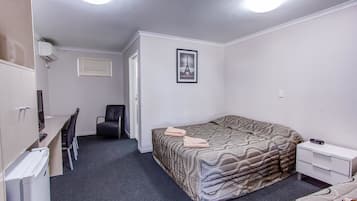 Iron/ironing board, free WiFi, bed sheets