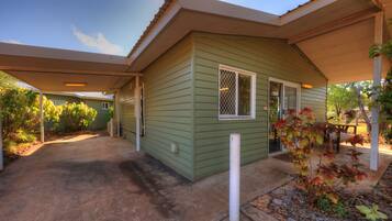 Villa 2 Bedrooms Kitchen (Berth 6) | Terrace/patio