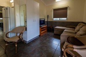 Villa 2 Bedrooms Kitchen (Berth 6) | Living area