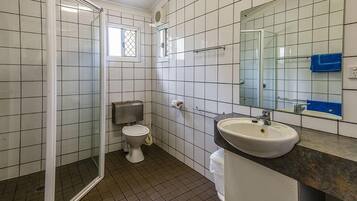 Villa, 2 camere da letto, cucina (Berth 6) | Bagno | Doccia, asciugamani