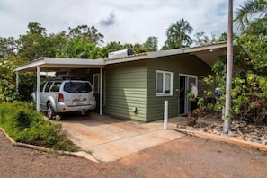 Terrace/patio - Batchelor Holiday Park (Batchelor)