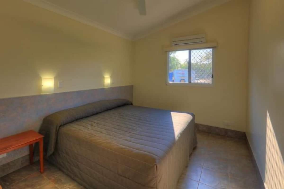 Iron/ironing board, rollaway beds, free WiFi, bed sheets