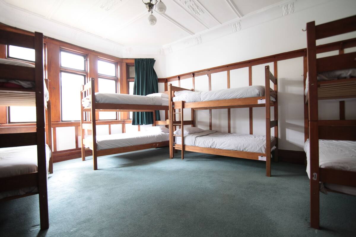 Sovsal - icke-rökare - delat badrum (8 Bed Mixed Dorm) | Värdeförvaringsskåp på rummet och gratis wi-fi