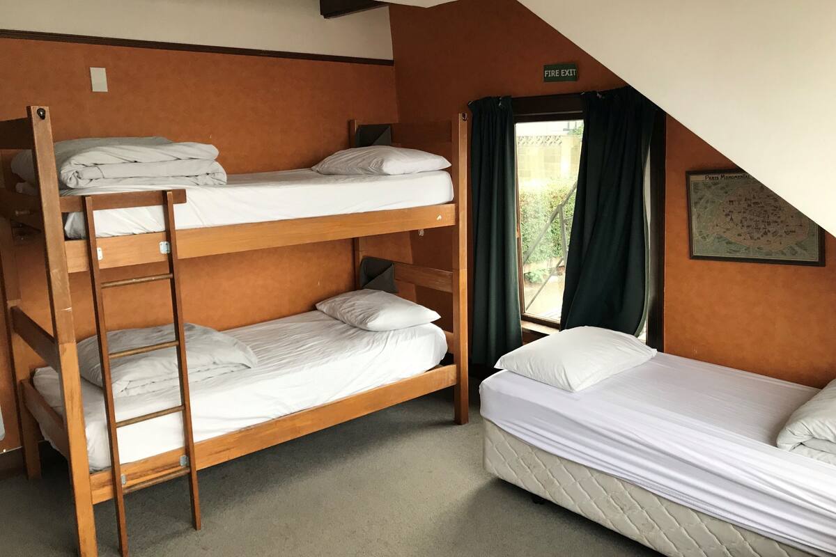 Sovsal - icke-rökare - delat badrum (6 Bed Mixed Dorm) | Värdeförvaringsskåp på rummet och gratis wi-fi