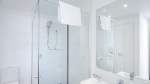 Leilighet, 2 soverom | Bad | Toalettartikler (inkludert), hårføner og håndklær