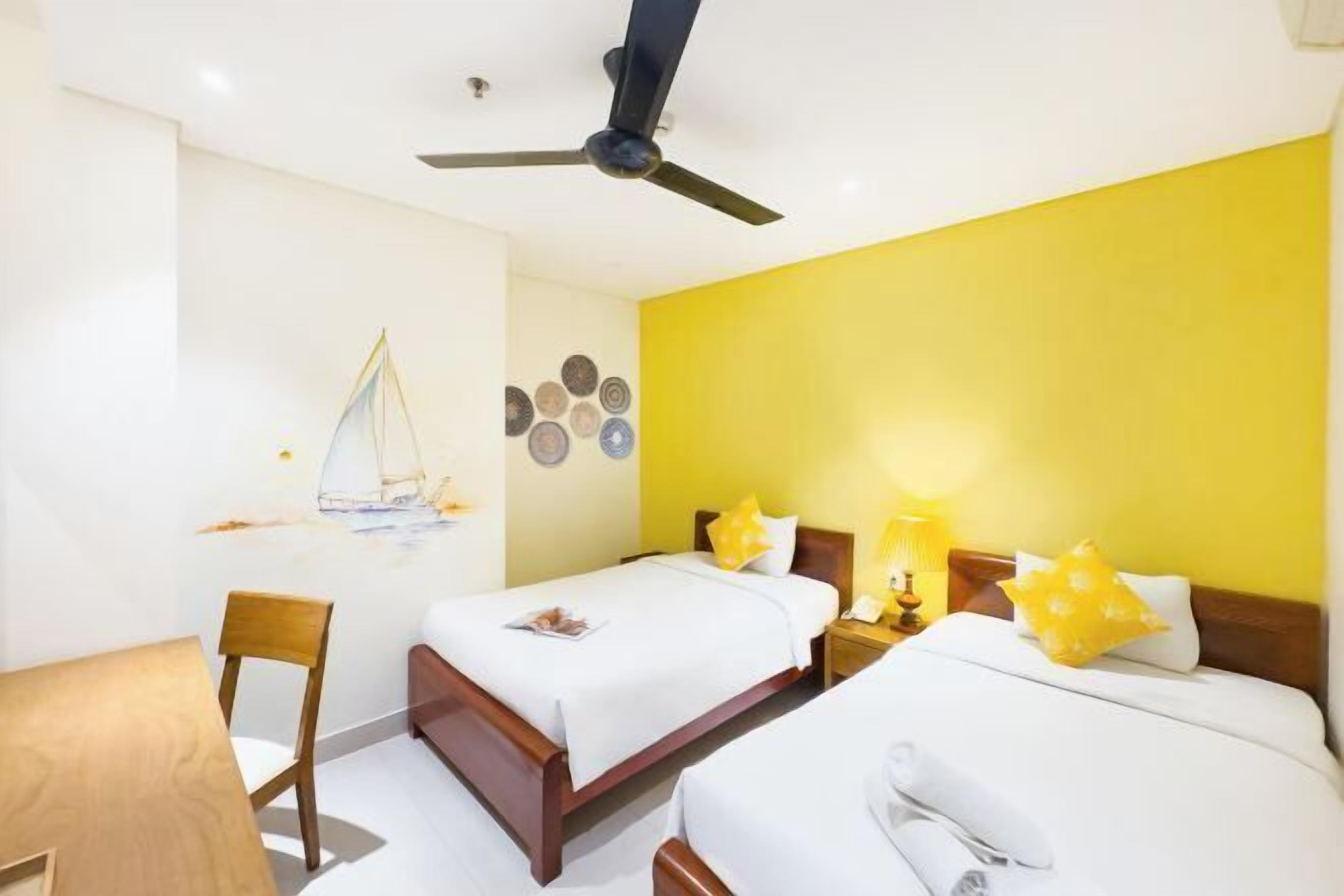 Skrivebord, skrivebord for bærbar PC, blendingsgardiner og lydisolert