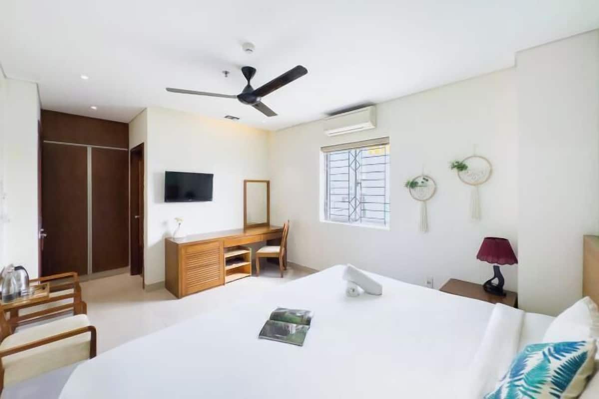 Skrivebord, skrivebord for bærbar PC, blendingsgardiner og lydisolert