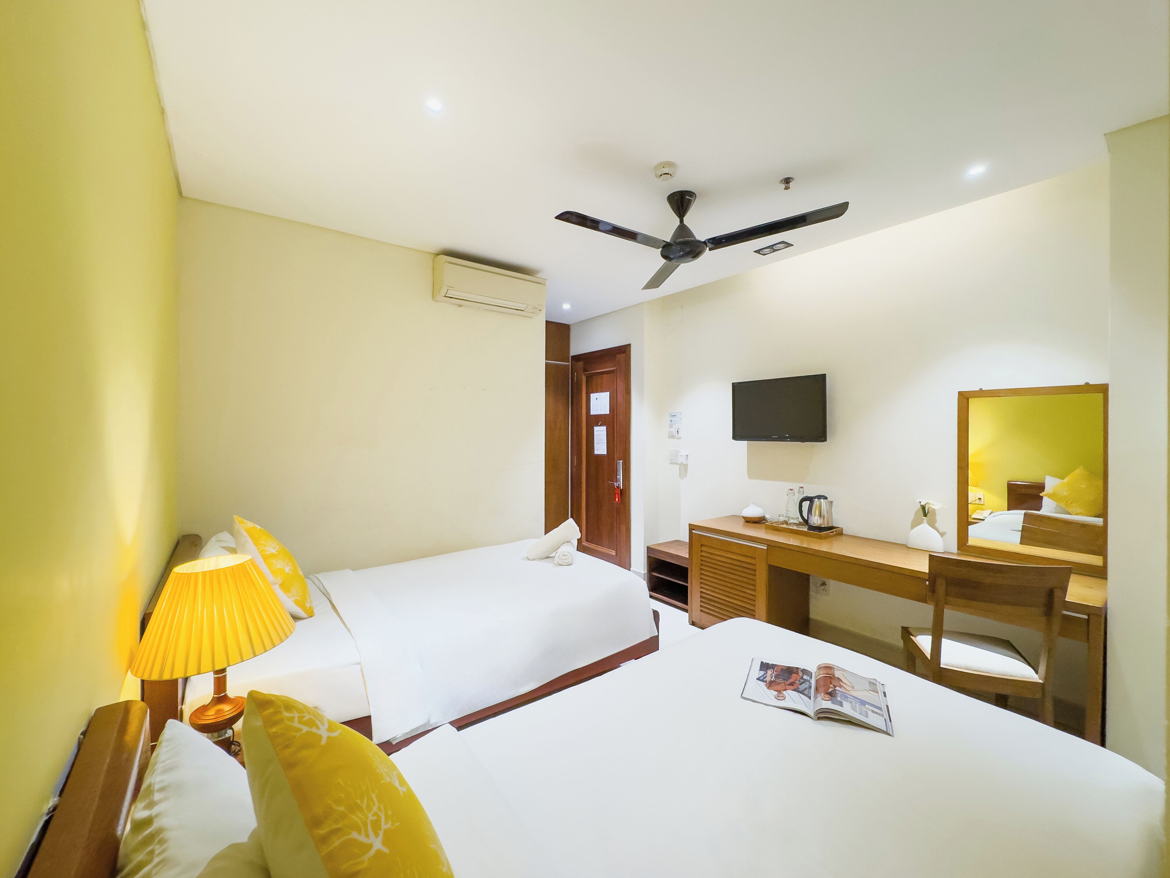 스탠다드 트윈룸 | 책상, 노트북 작업 공간, 암막 커튼, 방음 설비