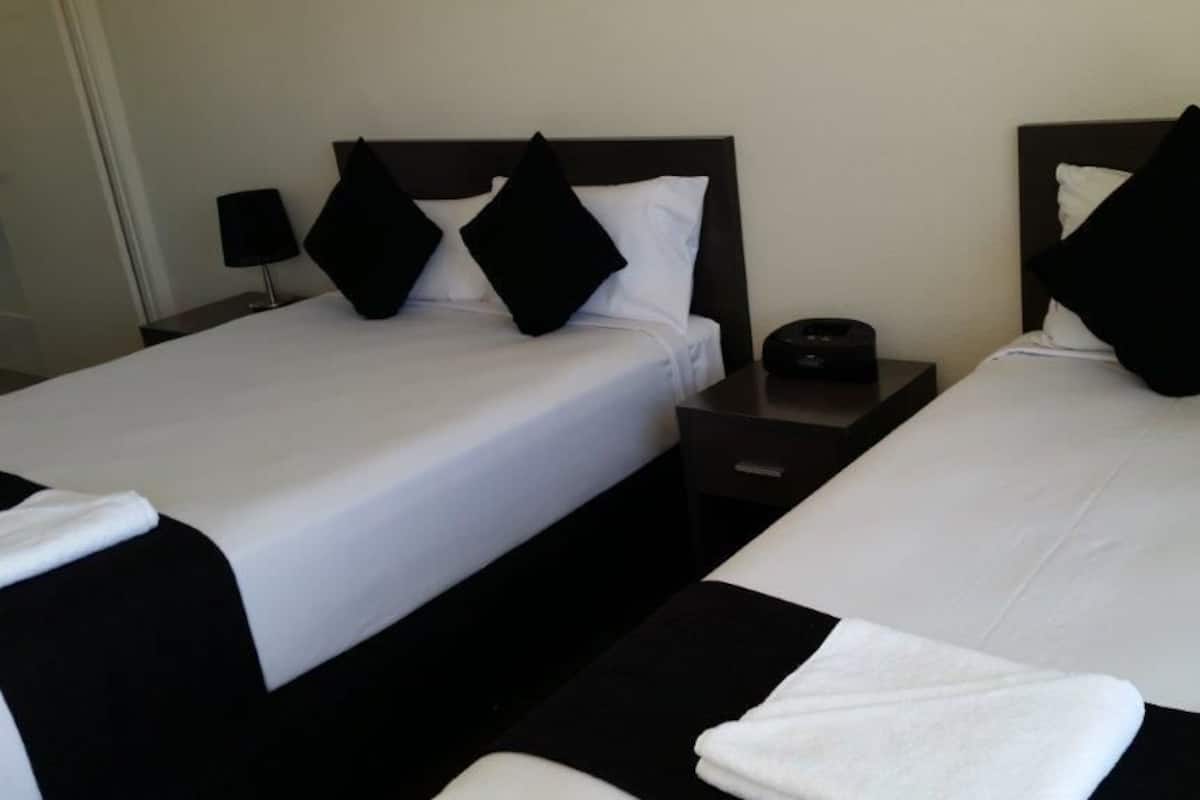 Phòng Deluxe, không hút thuốc (Twin Room) | Bộ đồ giường cao cấp, két bảo mật tại phòng, bàn, phòng cách âm
