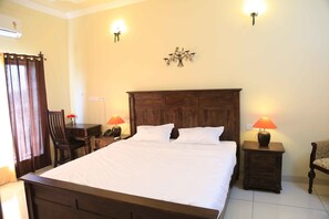 Suite Royal | 1 habitación, ropa de cama de alta calidad y escritorio