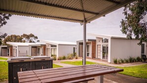 BBQ/picnic area - Deakin Geelong Units (Highton)