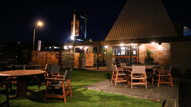 Front of property – evening/night - Taupo Urban Retreat - Hostel (Taupo)