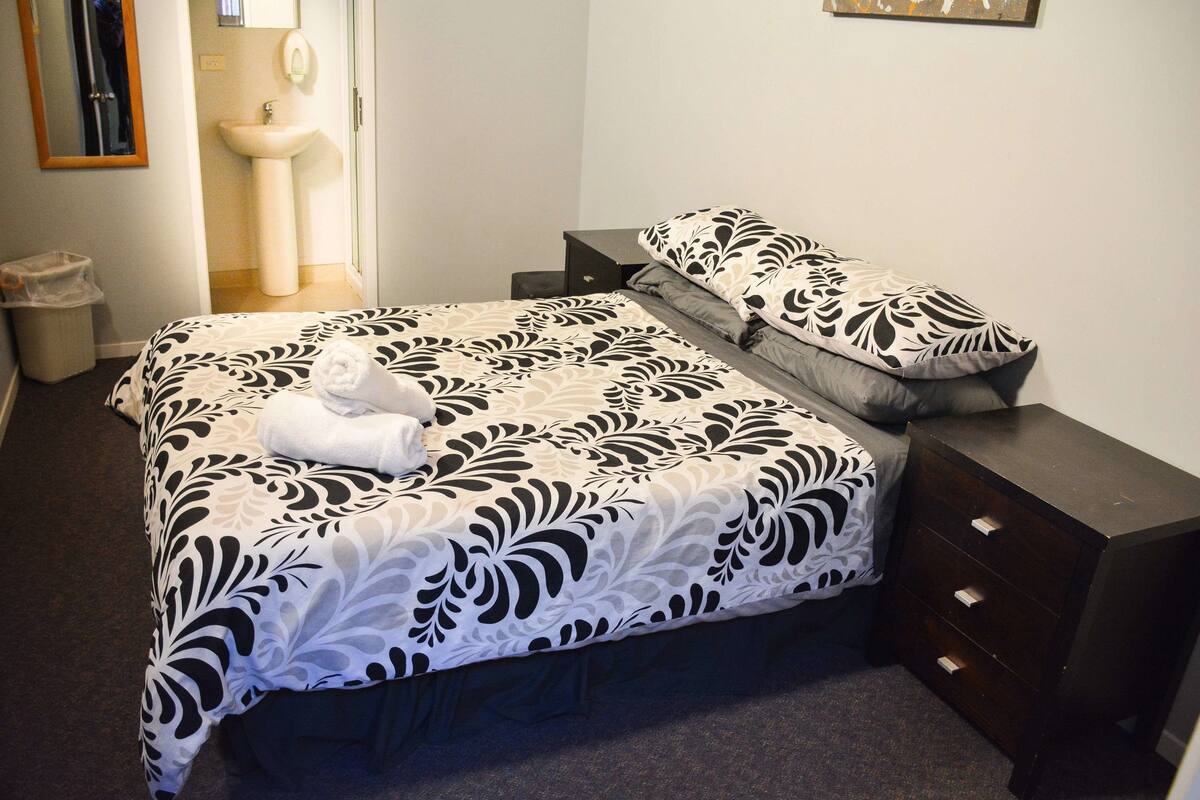 Eenvoudige suite, 1 slaapkamer (Double en-suite) | Gratis wifi