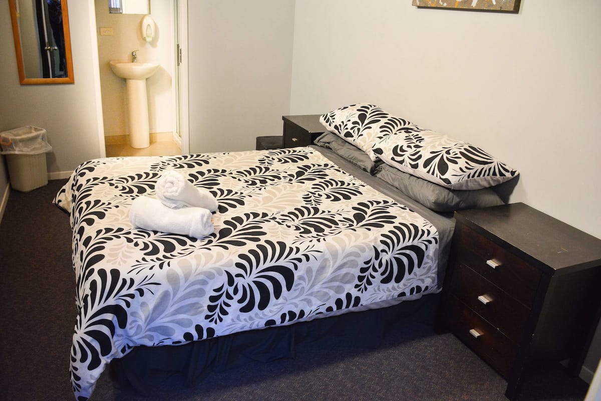 Basic Suite, 1 Bedroom (Double en-suite) | Free WiFi